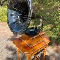 Gramophone PATHE d'époque avec son meuble bas