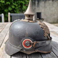 Casque à pointe modèle 1915 en cuir et métal gris