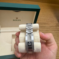 Rolex Datejust 36 126234 avec cadran bleu cannelé et bracelet Oyster