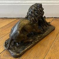 Bronze XIXe signé Fratin – Lion terrassant un sanglier – Sculpture animalière