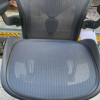 Chaise Herman Miller Aeron remasterisée taille B en graphite