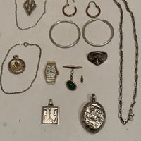Lots de bijoux anciens en or 18 k et argent massif