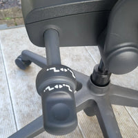 Chaise Herman Miller Aeron remasterisée taille B en graphite