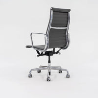 Chaise de bureau exécutive Herman Miller Eames Aluminum Group 2016 en gris