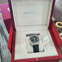 Montre ferragamo en acier inoxydable de 1898 pour hommes.