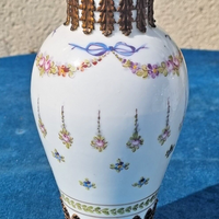 Jolie paire de vases anciens en porcelaine de Sèvres  Cerclage en bronze