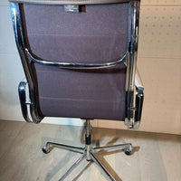 chaise Alu-Chair d'origine, modèle EA 219 Softpad, en cuir marron avec accoudoirs, Vitra.