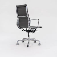 Chaise de bureau exécutive Herman Miller Eames Aluminum Group 2016 en gris