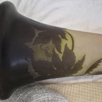 Vase en patte de verre signée gallé