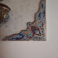 Bénitier mural XIXe siècle en marbre, bronze, doré et émaux cloisonnés