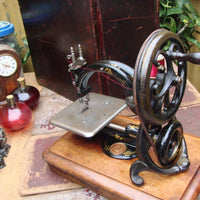 Machine à coudre ancienne et vintage wilcox & gibbs