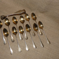 12 petites cuillères et pince à sucre anciennes en argent massif
