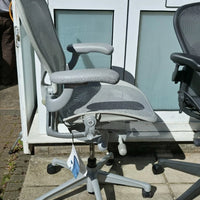 Herman Miller Aeron remasterisé taille C en parfait état gris minéral