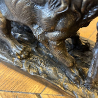 Bronze XIXe signé Fratin – Lion terrassant un sanglier – Sculpture animalière