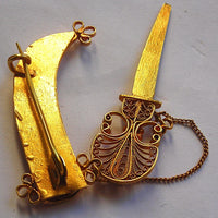 Superbe bijou ancien en or 18 k broche avec couteau et son étui