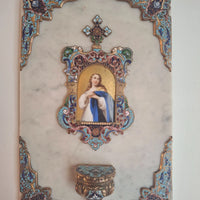 Bénitier mural XIXe siècle en marbre, bronze, doré et émaux cloisonnés