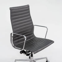 Chaise de bureau exécutive Herman Miller Eames Aluminum Group 2016 en gris