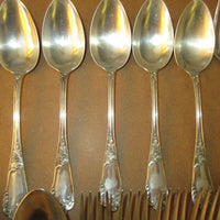 30 couverts argent massif minerve ; finements ouvragés monogrammés
