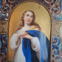 Bénitier mural XIXe siècle en marbre, bronze, doré et émaux cloisonnés