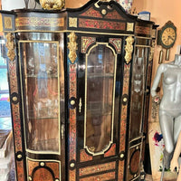 GRANDE VITRINE EN MARQUETERIE BOULLE BRONZE DORÉ NAPOLEON III
