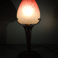Lampe en fer forgé tulipe pâte de verre. Signé Schneider