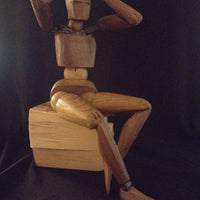 Rare mannequin d’artiste ancien, en bois sculpté et entièrement articulé.