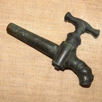 ancien robinet zoomorphe en bronze