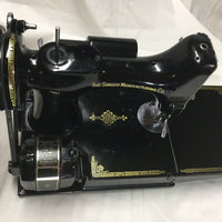 Machine à coudre poids plume vintage singer 221